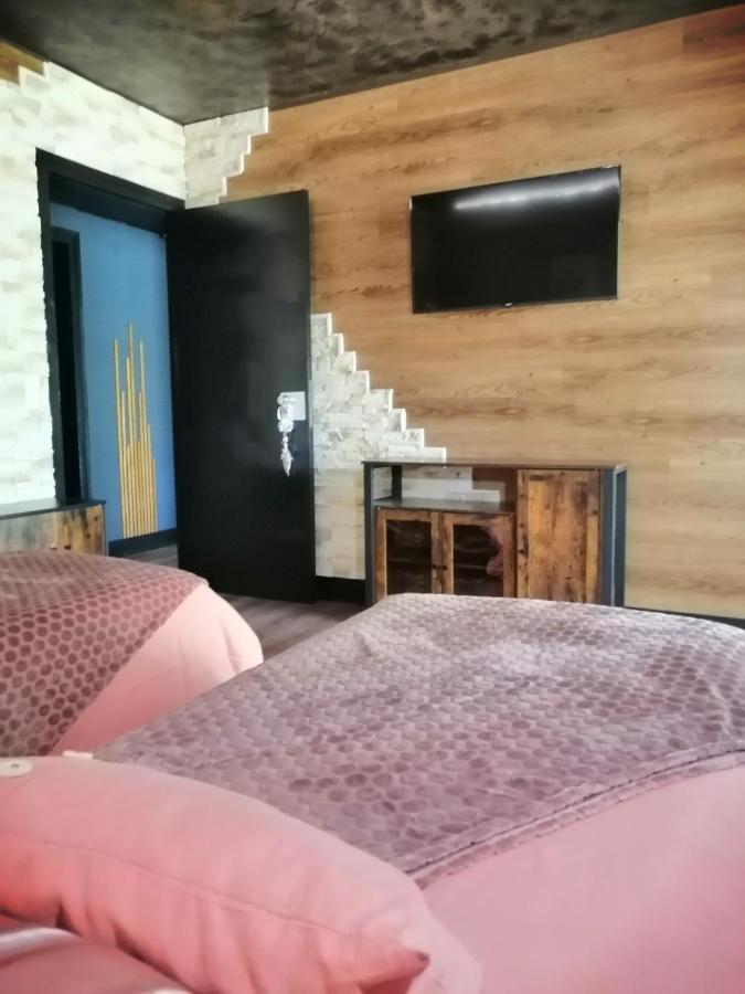 Lapausedegout Piscine Chambres Climatisees Jacuzzi Terrasse Lachapelle-Auzac Bagian luar foto